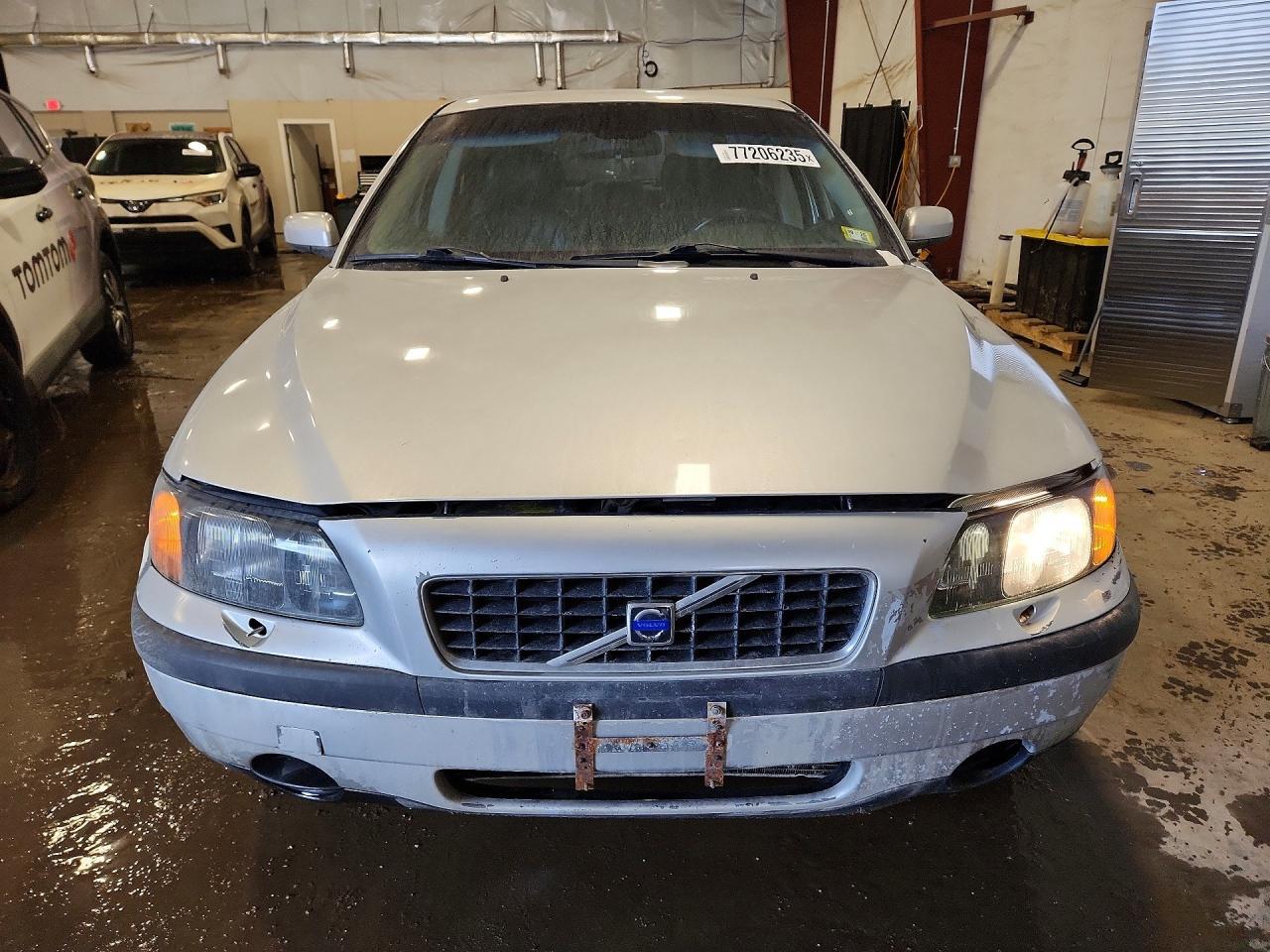 2004 Volvo S60 2.5T - Image 5