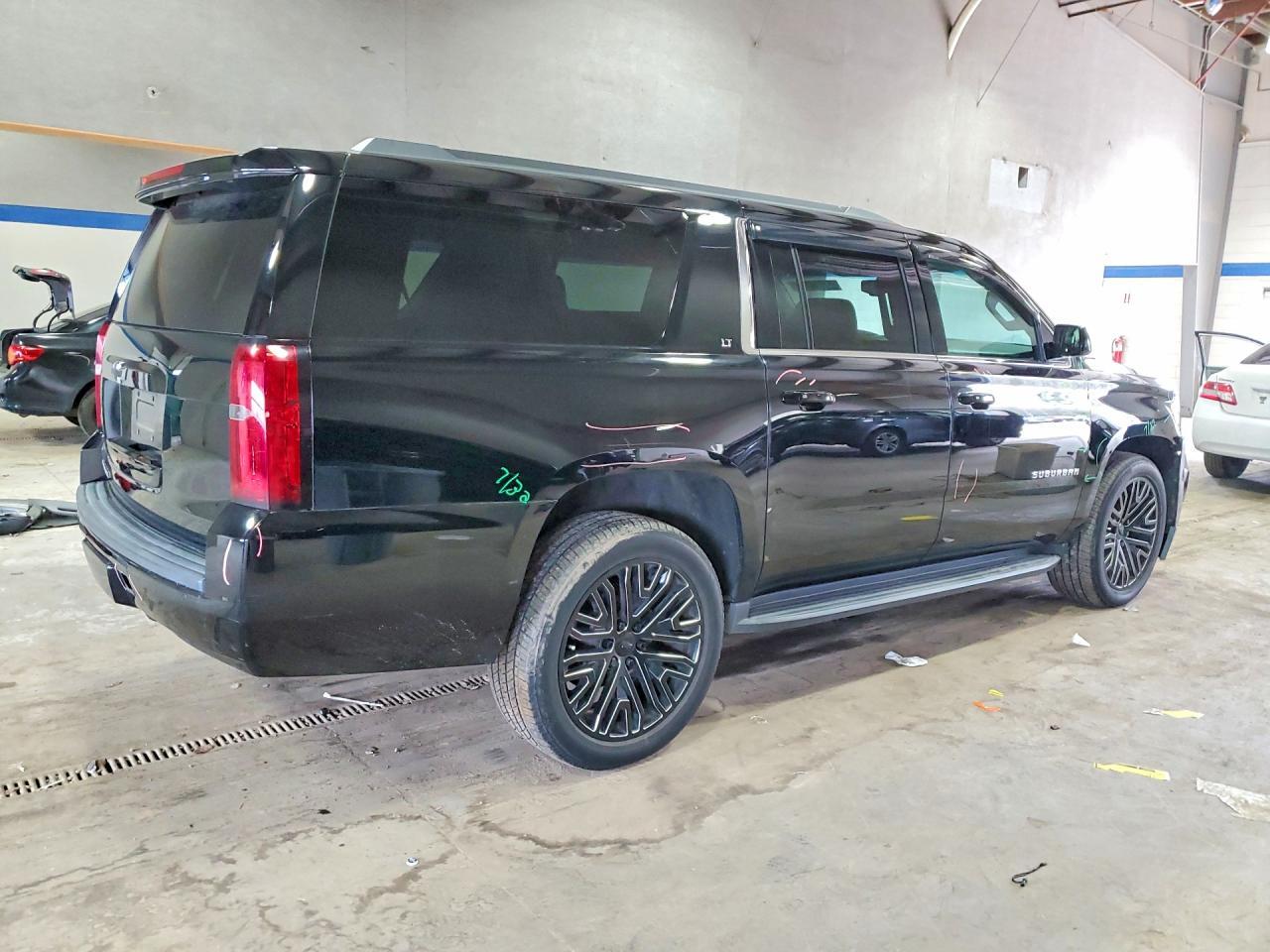 2018 Chevrolet Suburban K1500 Lt - Image 3
