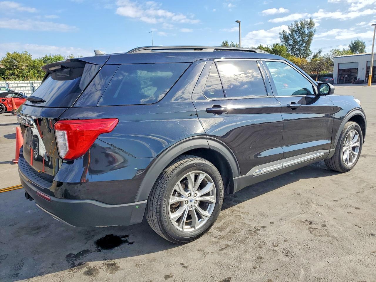 2024 Ford Explorer Xlt - Image 3