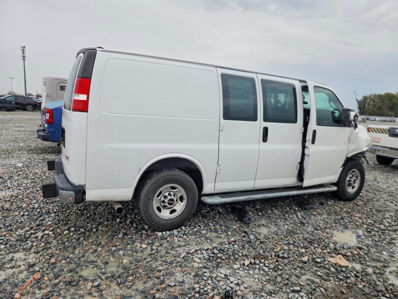2021 GMC Savana G2500 - Фото 3