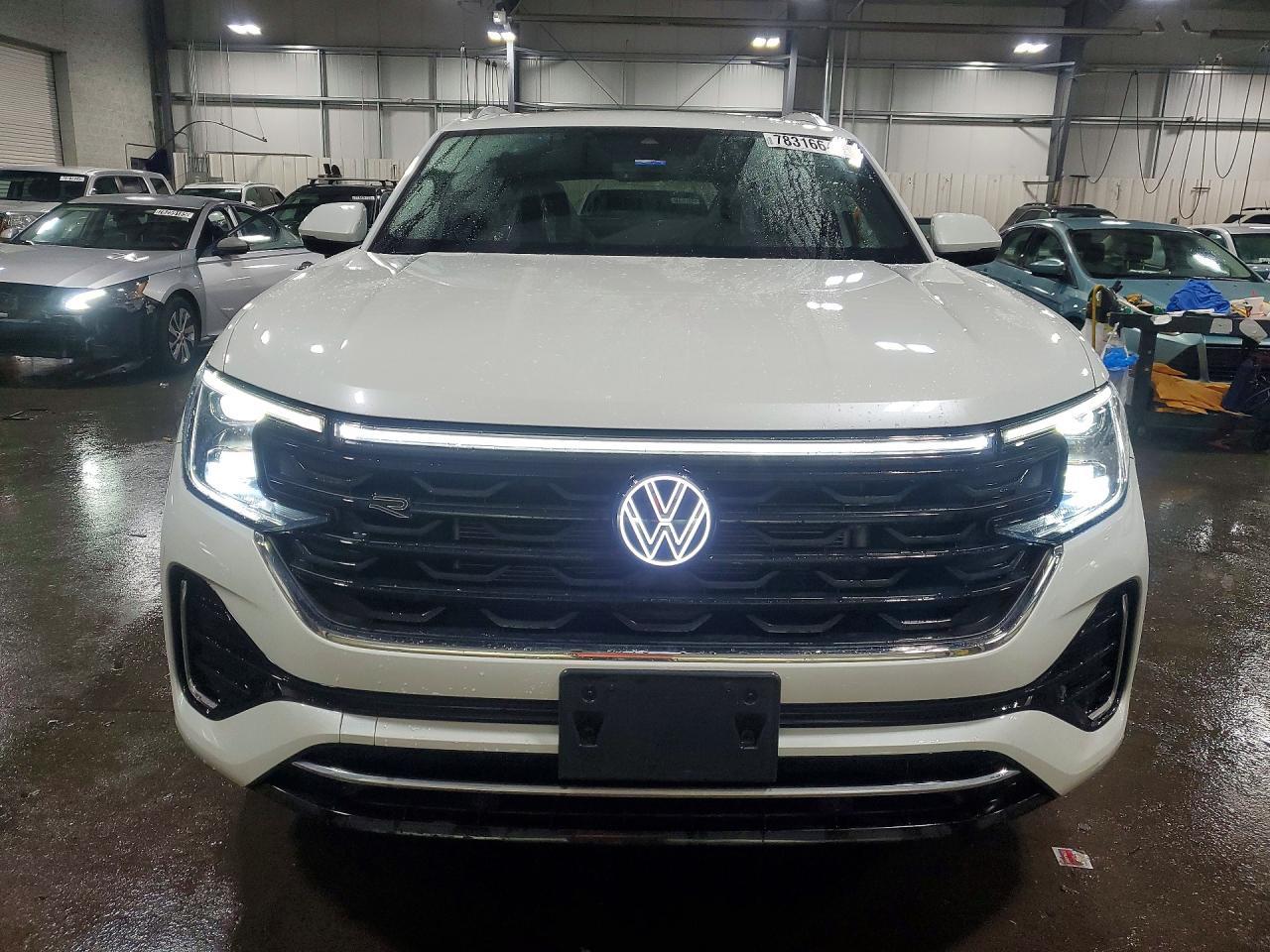 2024 Volkswagen Atlas Cross Sport Sel R-Line - Image 5