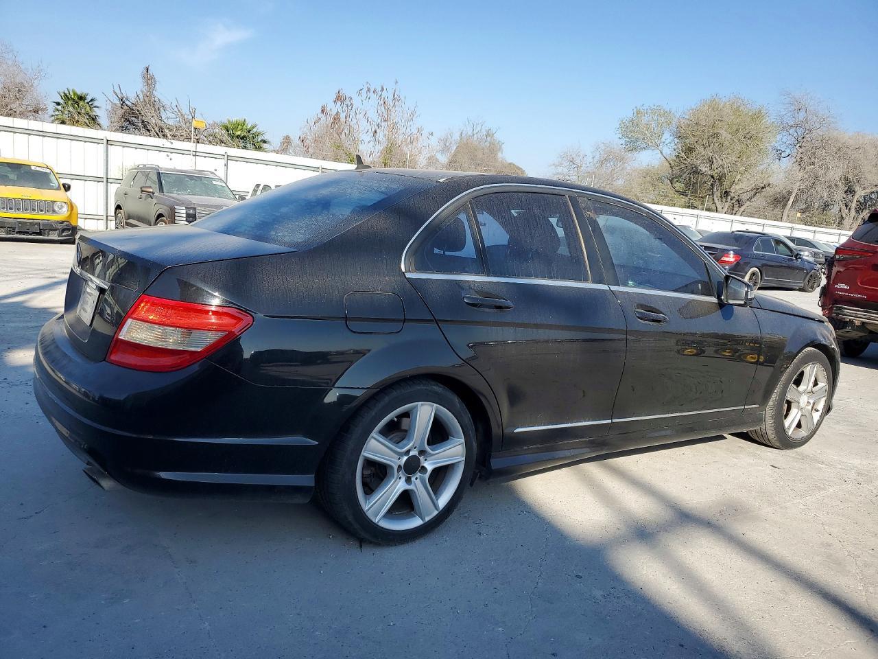 2011 Mercedes-Benz C 300 - Фото 3