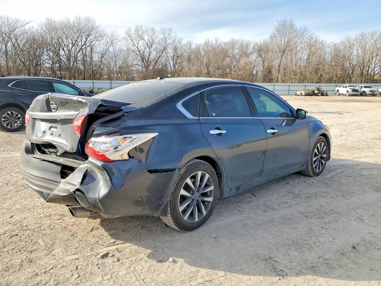 2016 Nissan Altima 2.5 - Image 3