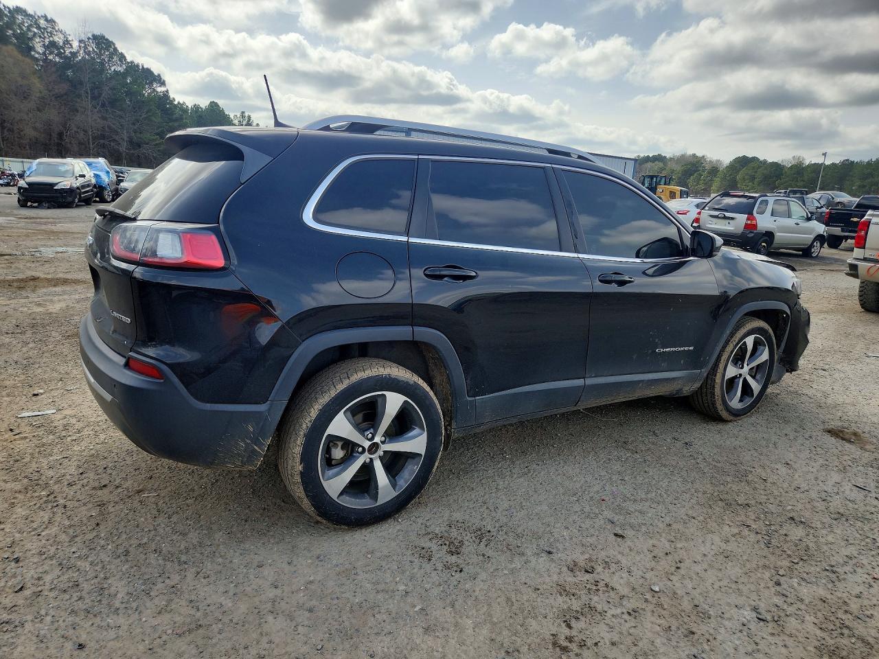 2019 Jeep Cherokee Limited - Image 3