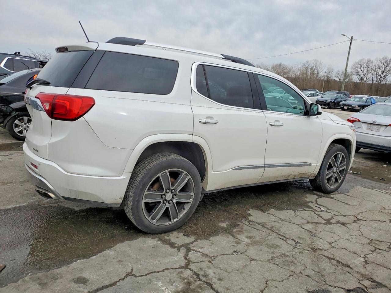2017 GMC Acadia Denali - Фото 3