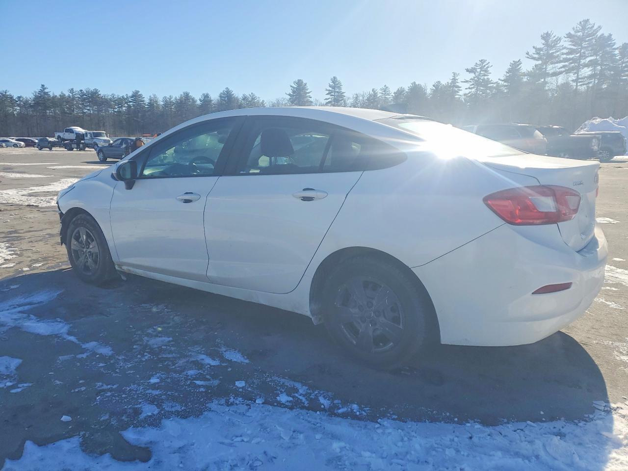 2017 Chevrolet Cruze Ls - Фото 2
