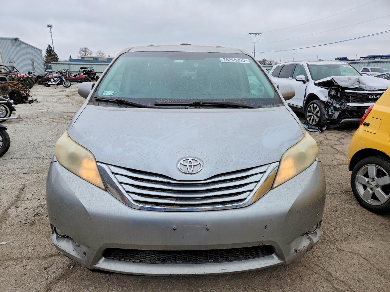 2012 Toyota Sienna - Image 5