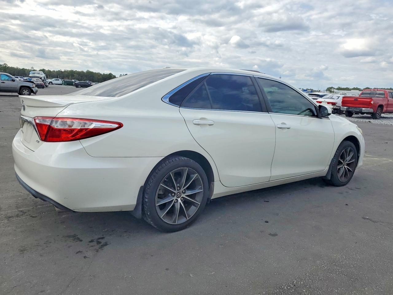 2015 Toyota Camry Xse V6 - Image 3
