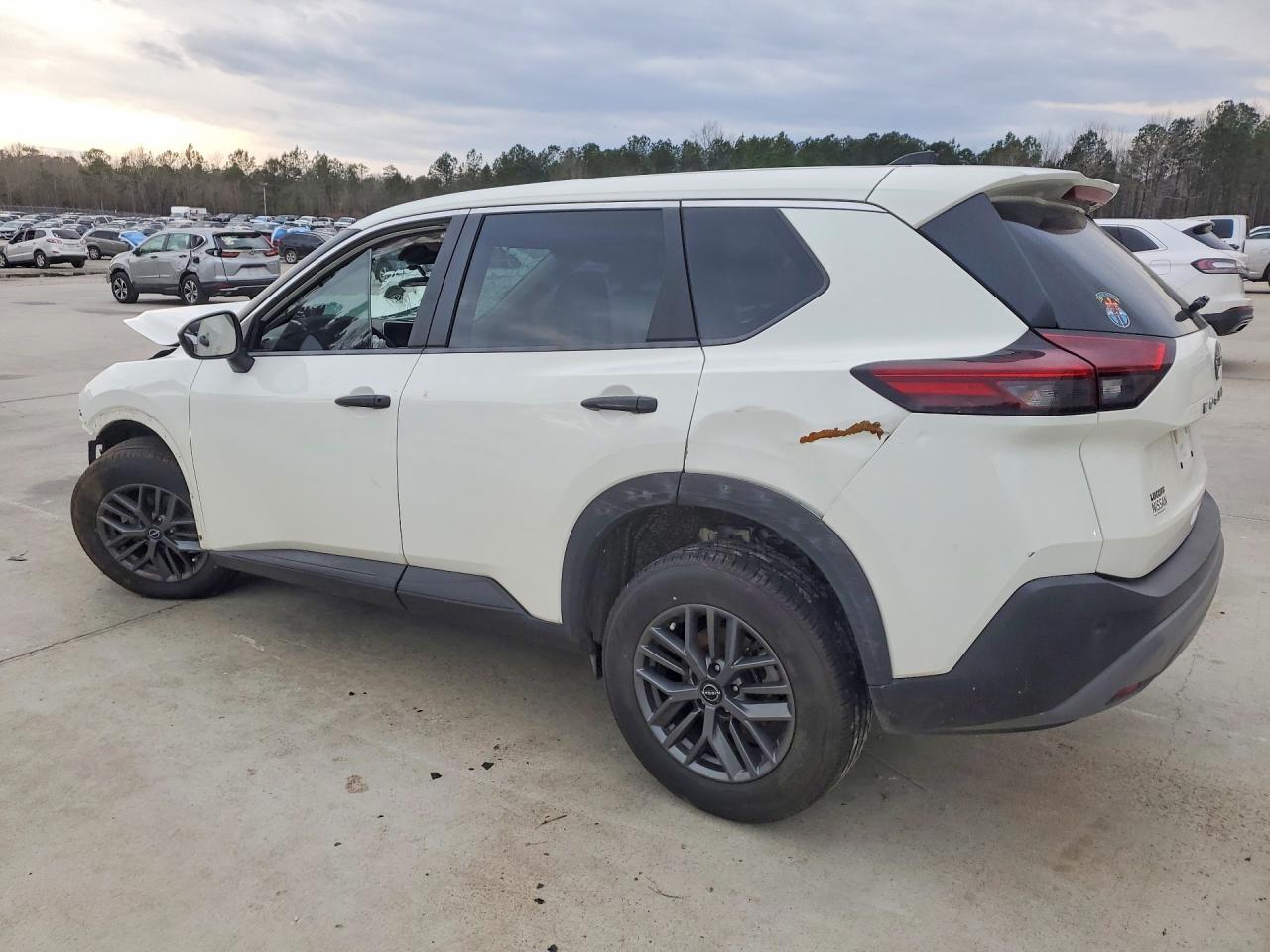 2022 Nissan Rogue S - Фото 2
