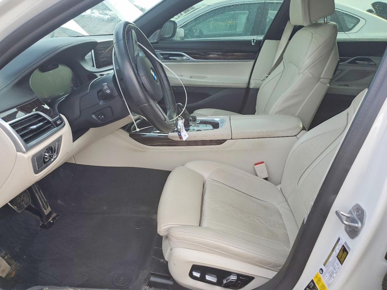 2020 BMW 750 Xi - Фото 7