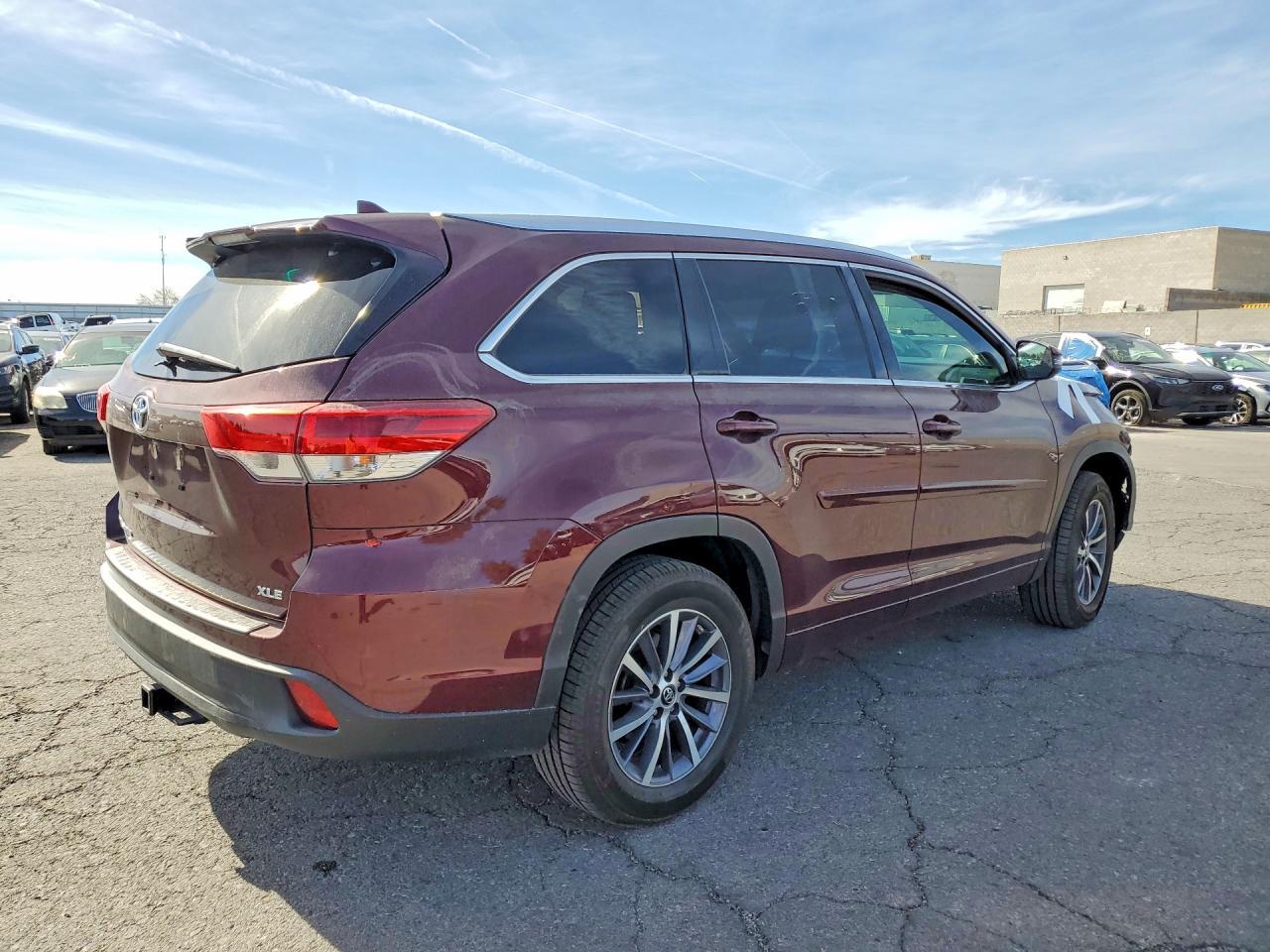 2018 Toyota Highlander Xle - Фото 3