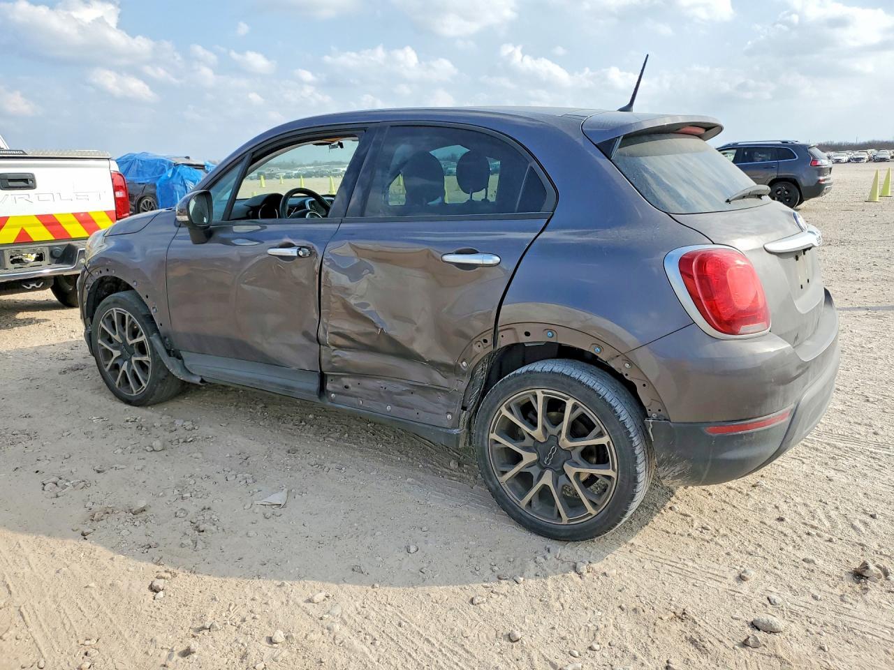 2017 Fiat 500X Trekking - Image 2