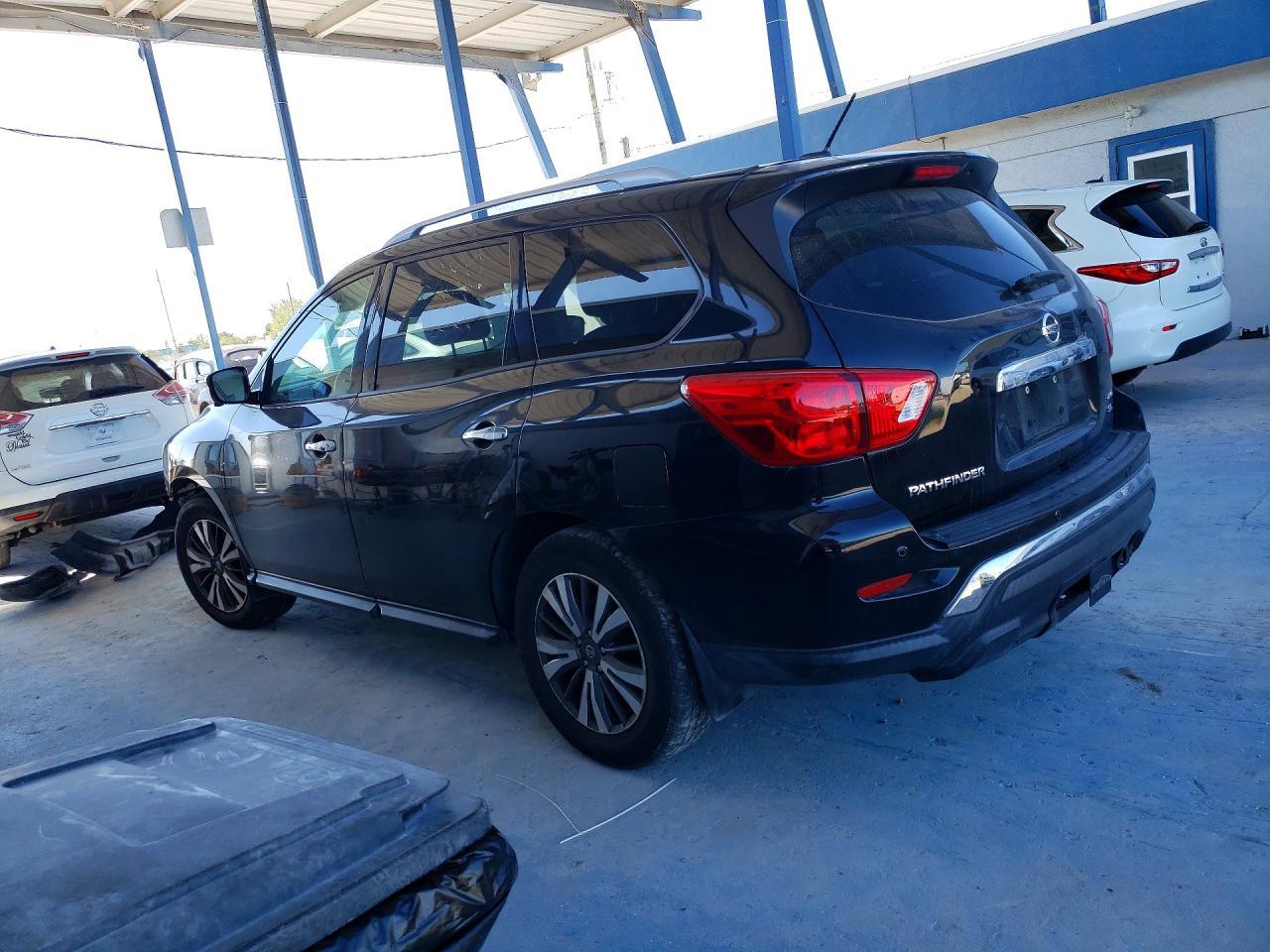 2017 Nissan Pathfinder S - Фото 2