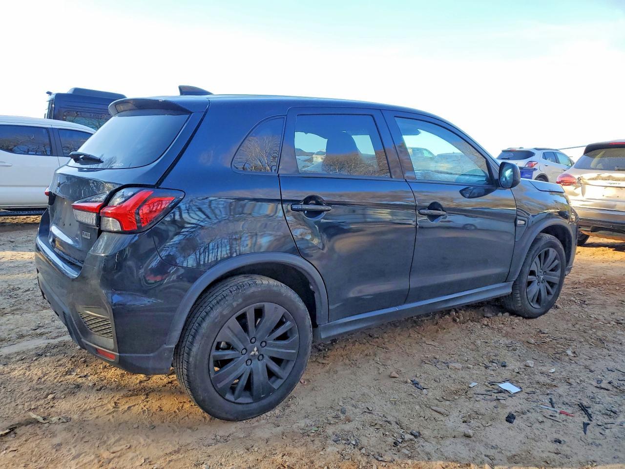 2024 Mitsubishi Outlander Sport S/Se - Фото 3