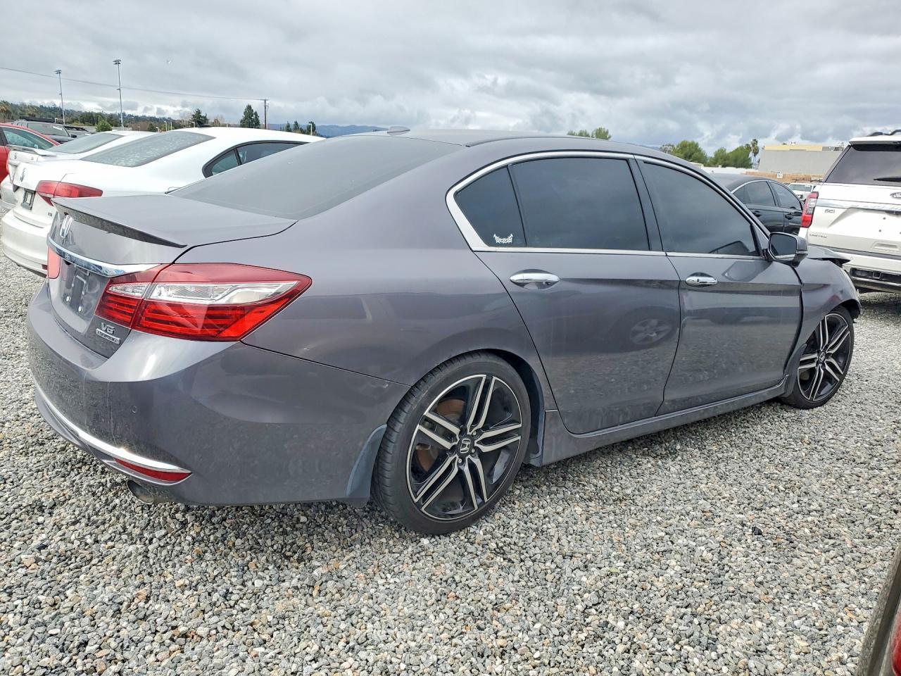 2017 Honda Accord Touring - Фото 3