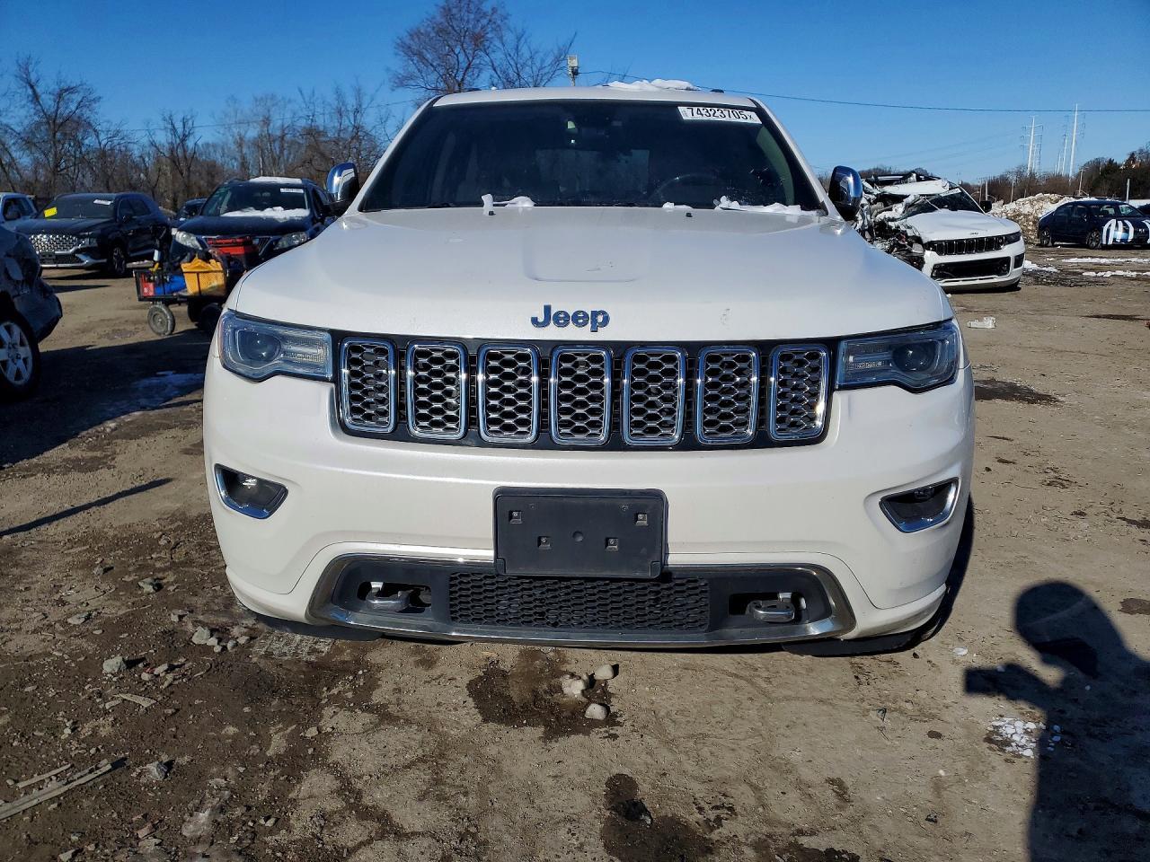 2017 Jeep Grand Cherokee Overland - Image 5