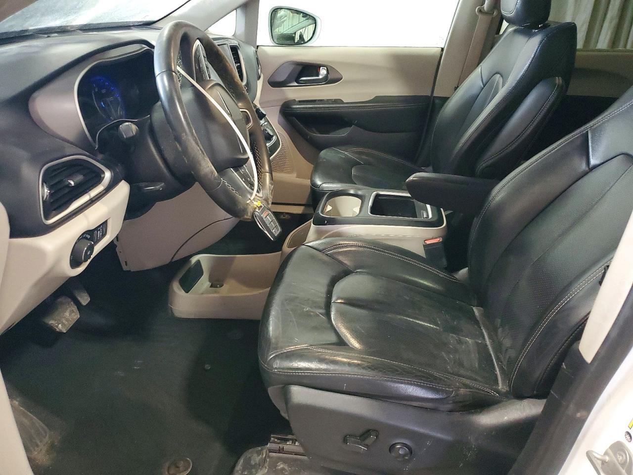 2022 Chrysler Pacifica Touring L - Image 7