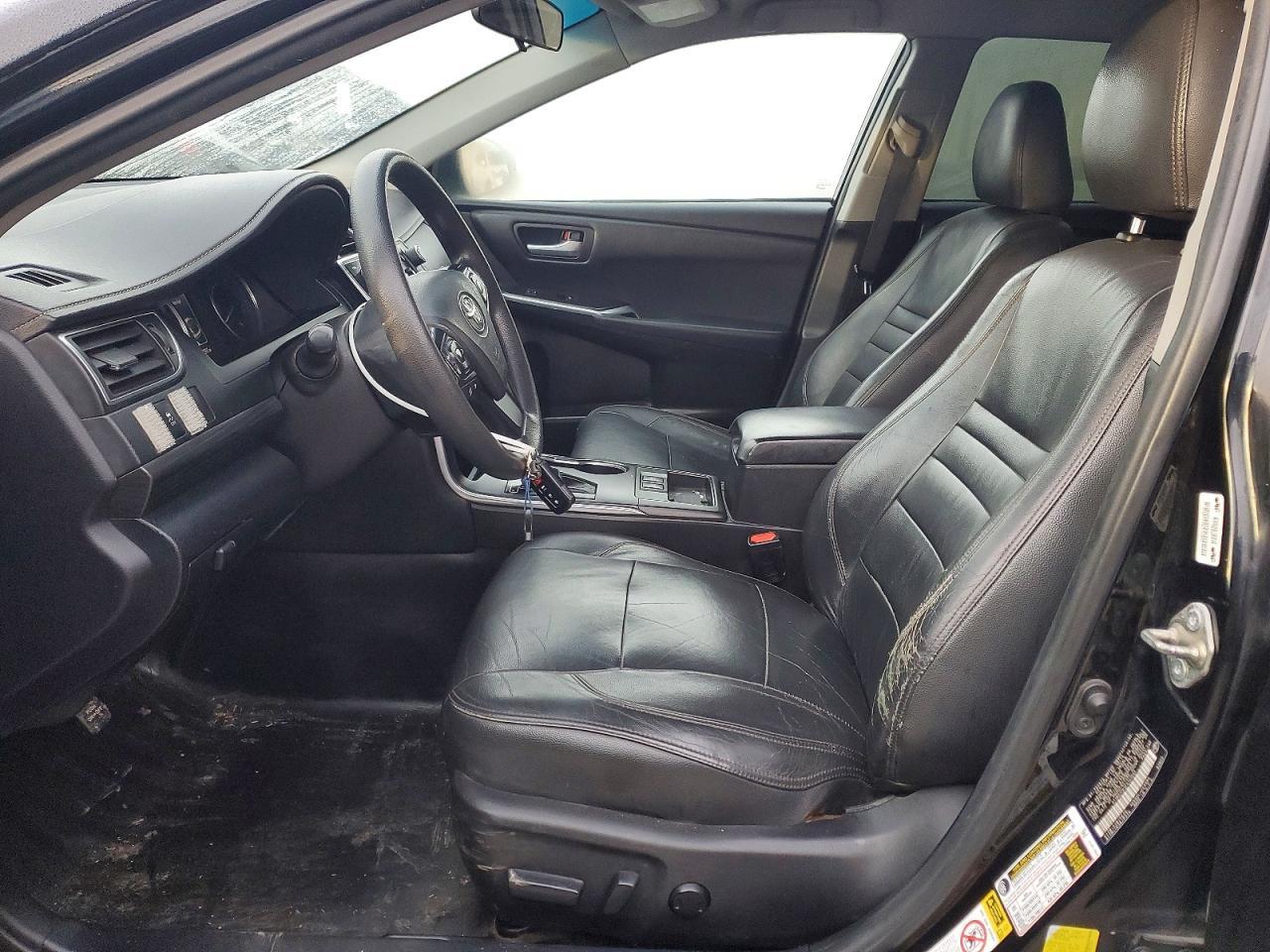 2015 Toyota Camry Hybrid Le - Image 7