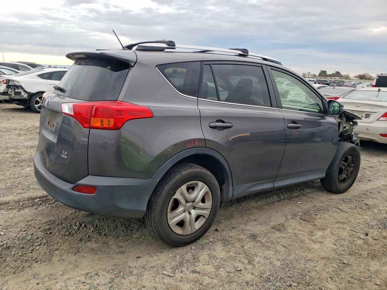 2015 Toyota Rav4 Le - Image 3