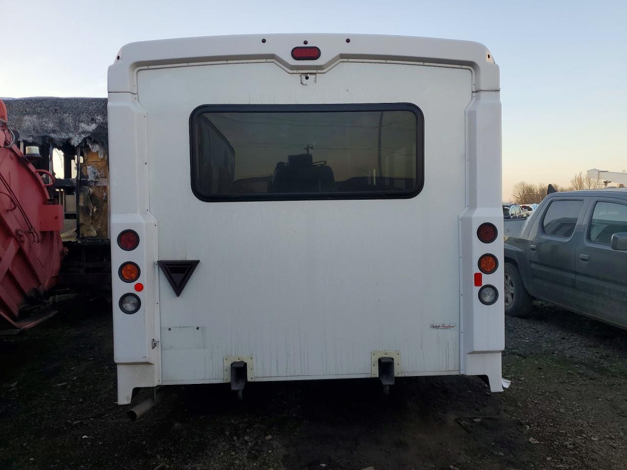 2022 Ford E450 Shuttle Bus - Фото 6