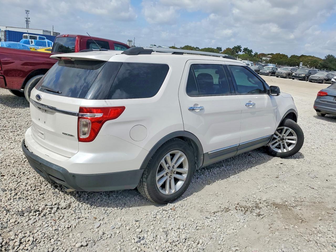 2013 Ford Explorer Xlt - Image 3