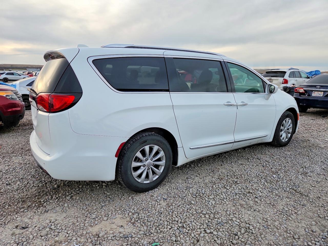 2018 Chrysler Pacifica Touring L - Фото 3
