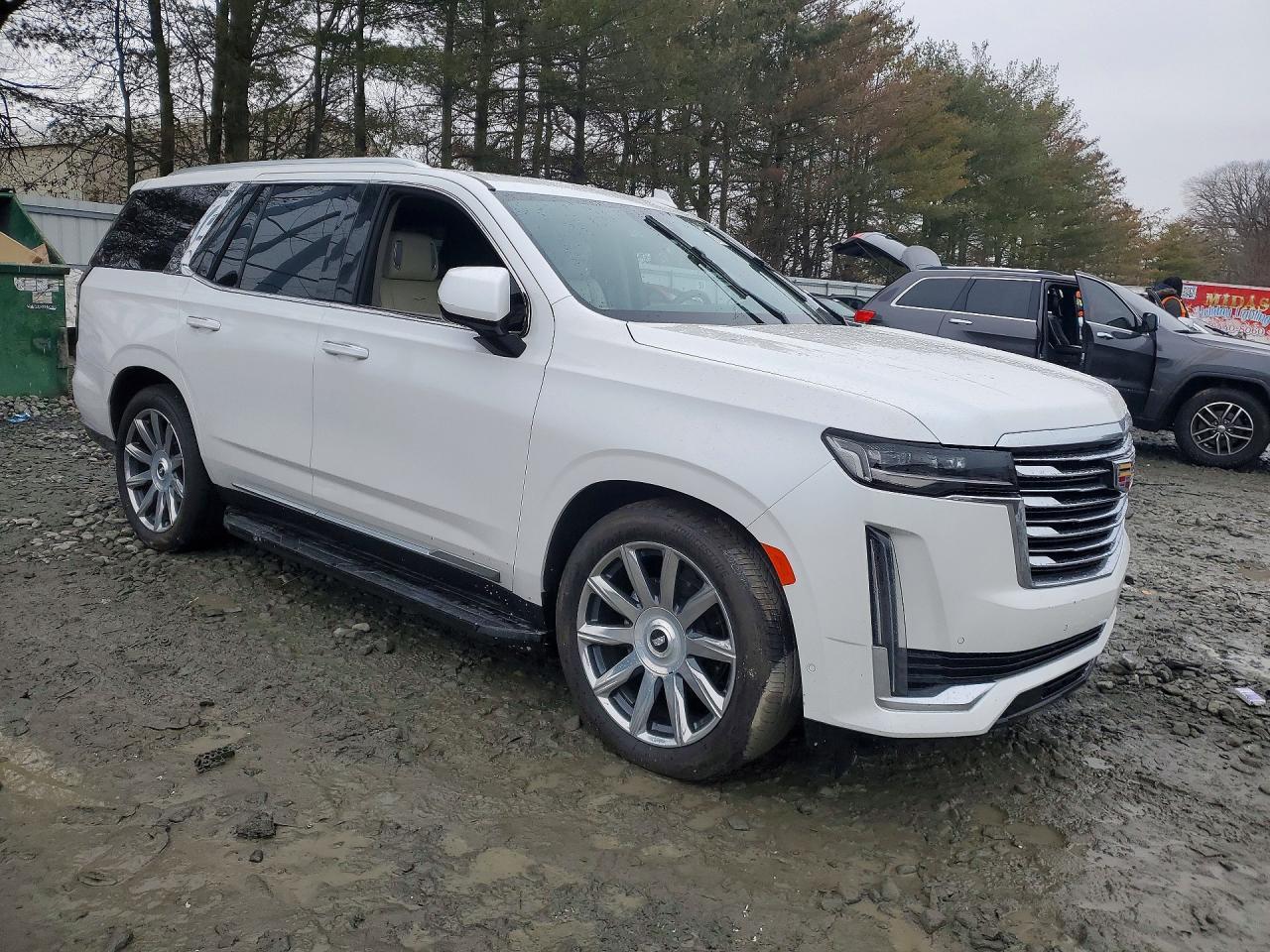 2024 Cadillac Escalade - Image 4