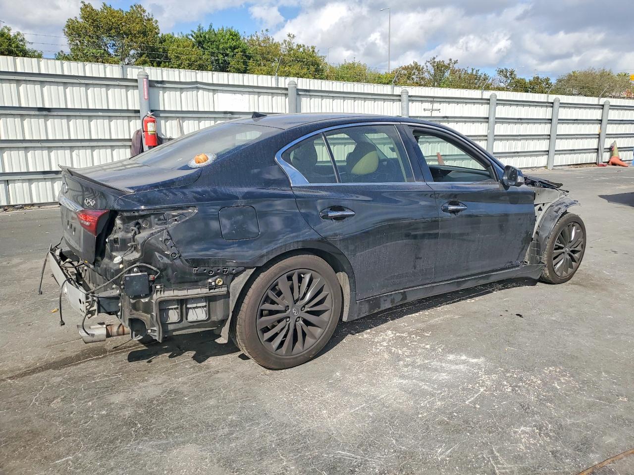 2018 Infiniti Q50 Luxe - Image 3