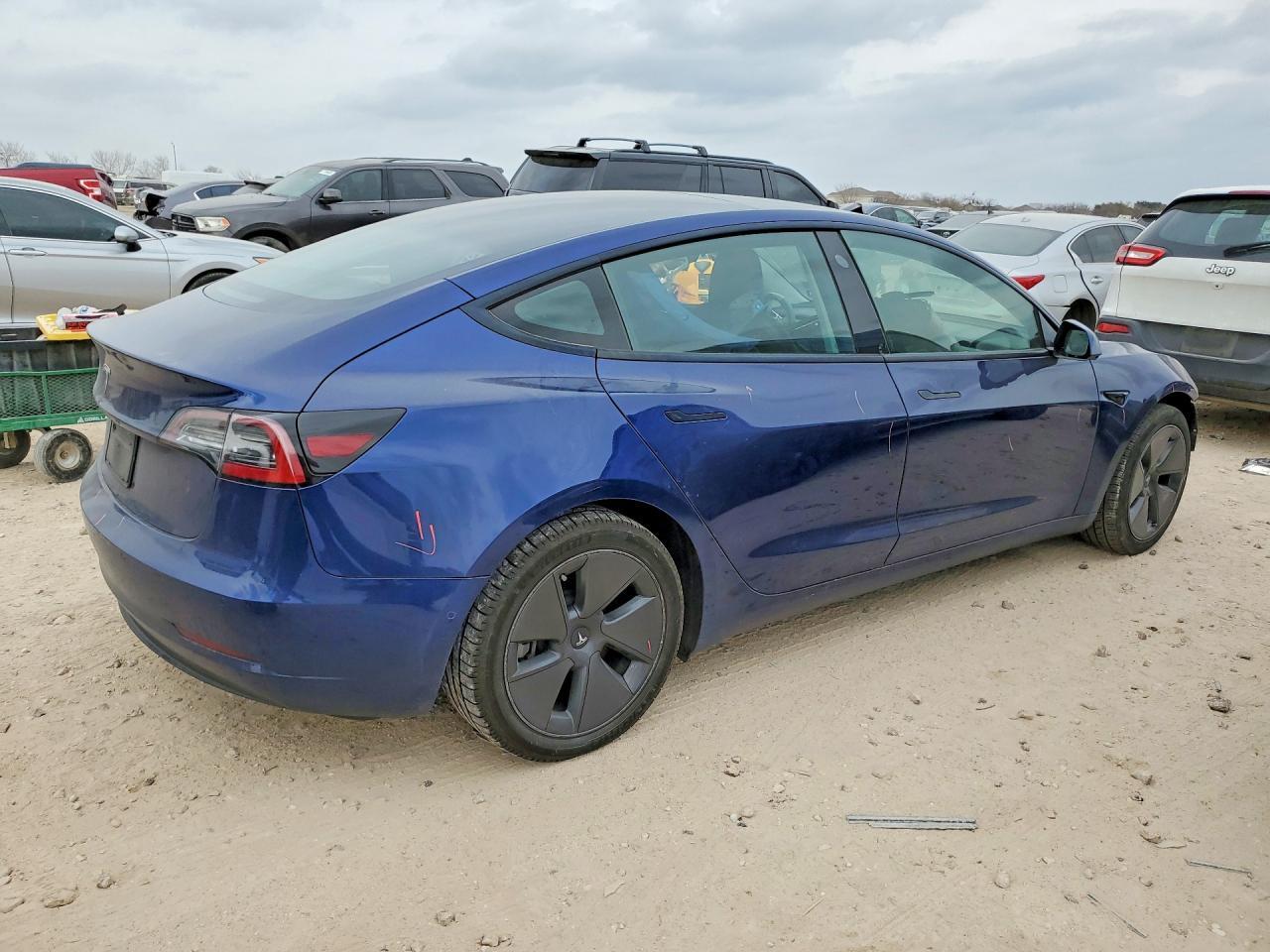 2022 Tesla Model 3 - Фото 3