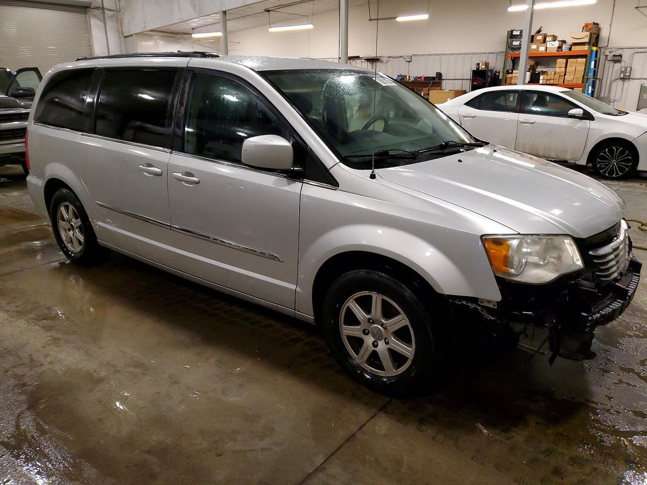2012 Chrysler Town & Country Touring - Image 4