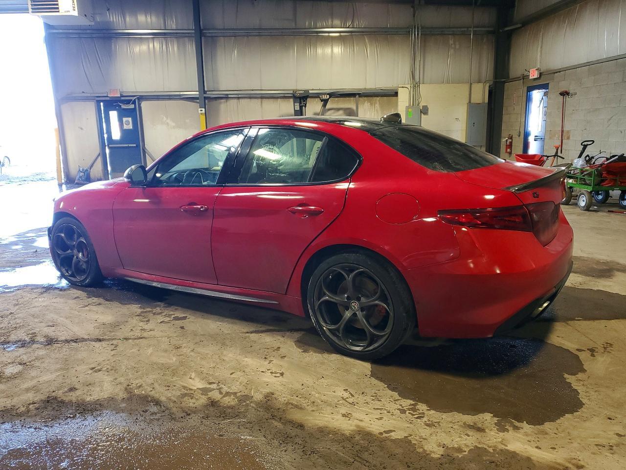 2018 Alfa Romeo Giulia Ti Q4 - Фото 2