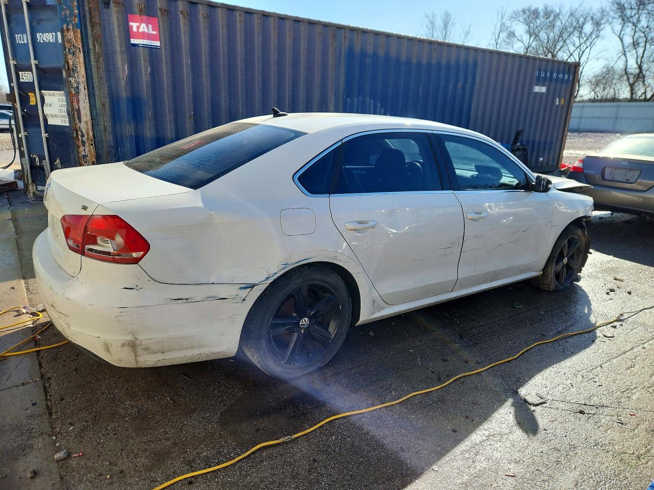 2013 Volkswagen Passat Se - Image 3