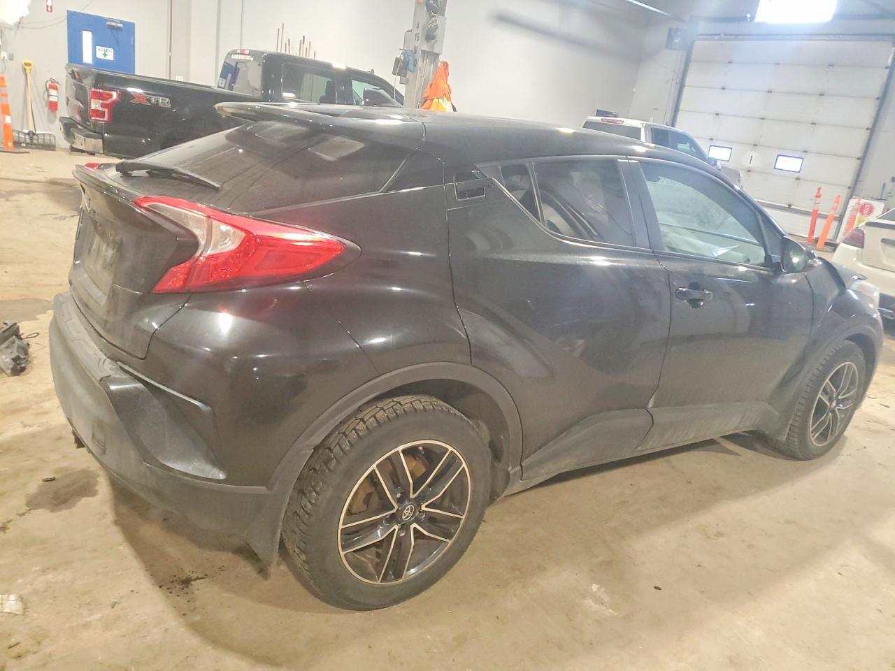 2018 Toyota C-Hr Xle - Image 3
