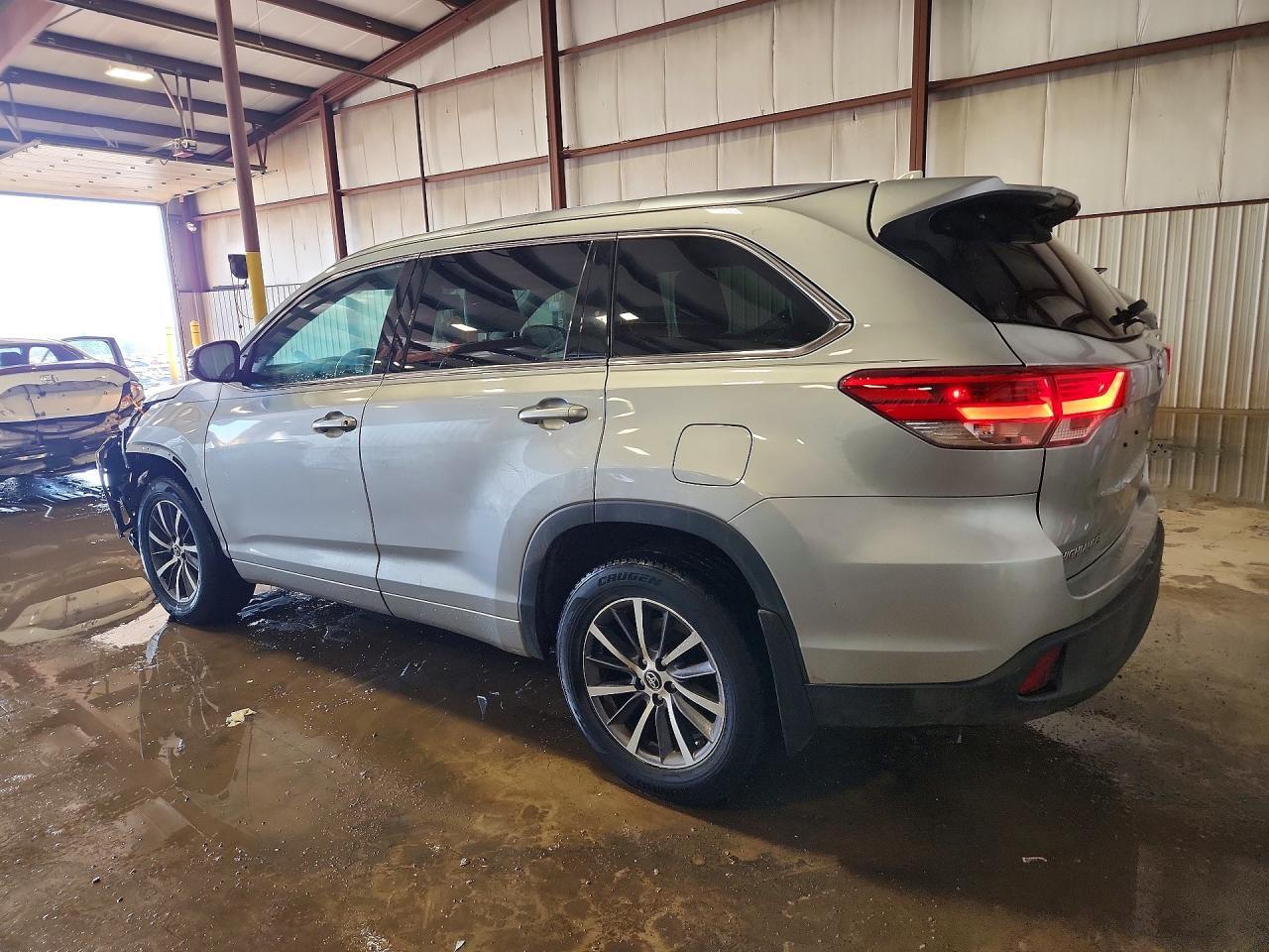 2017 Toyota Highlander Xle - Фото 2