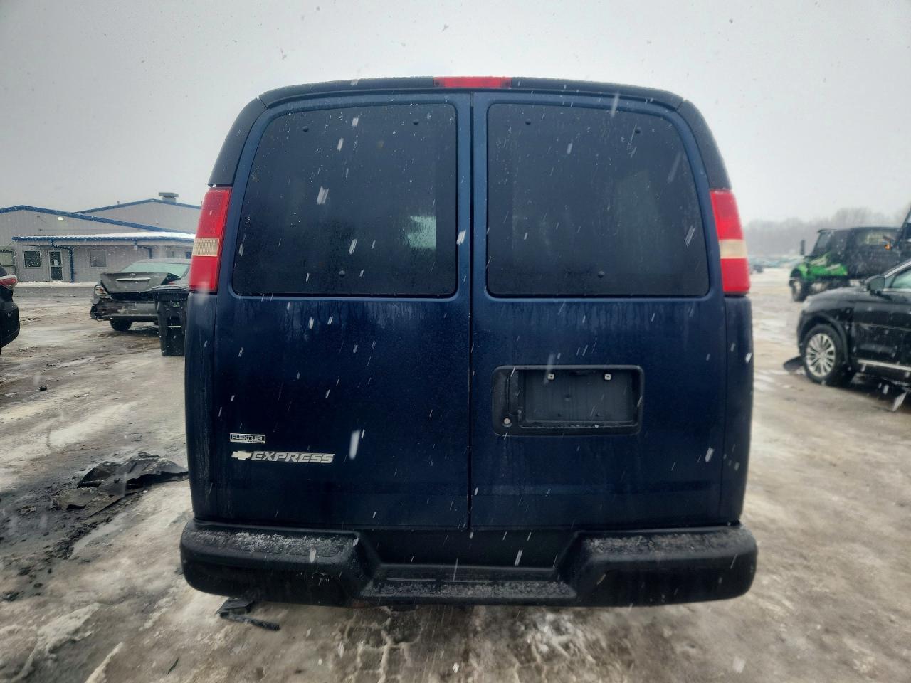 2011 Chevrolet Express G1500 Ls - Фото 6