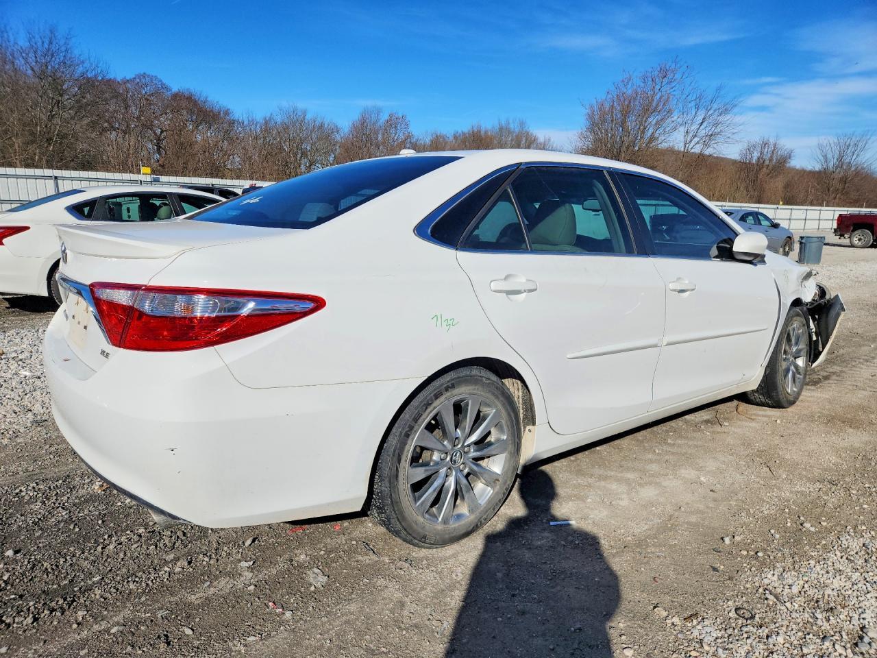 2015 Toyota Camry Le - Фото 3