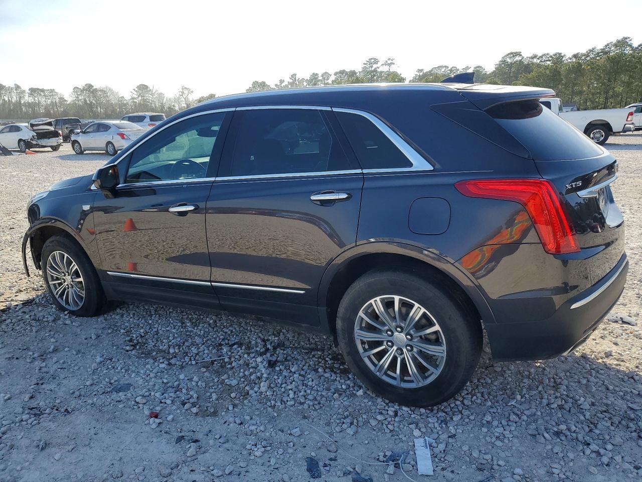 2019 Cadillac Xt5 Luxury - Image 2