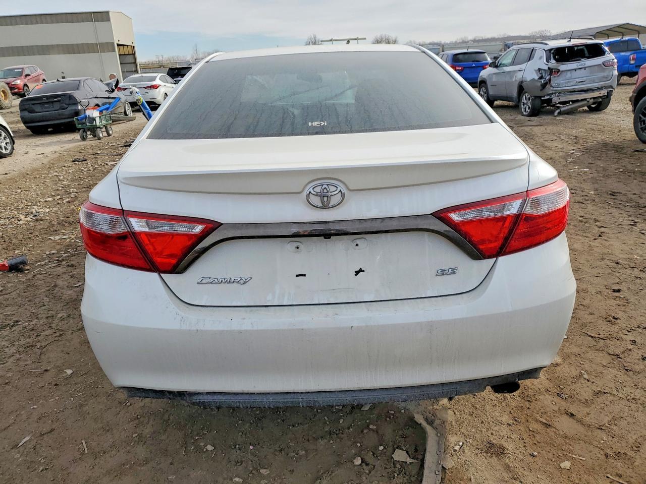 2015 Toyota Camry Le - Фото 6