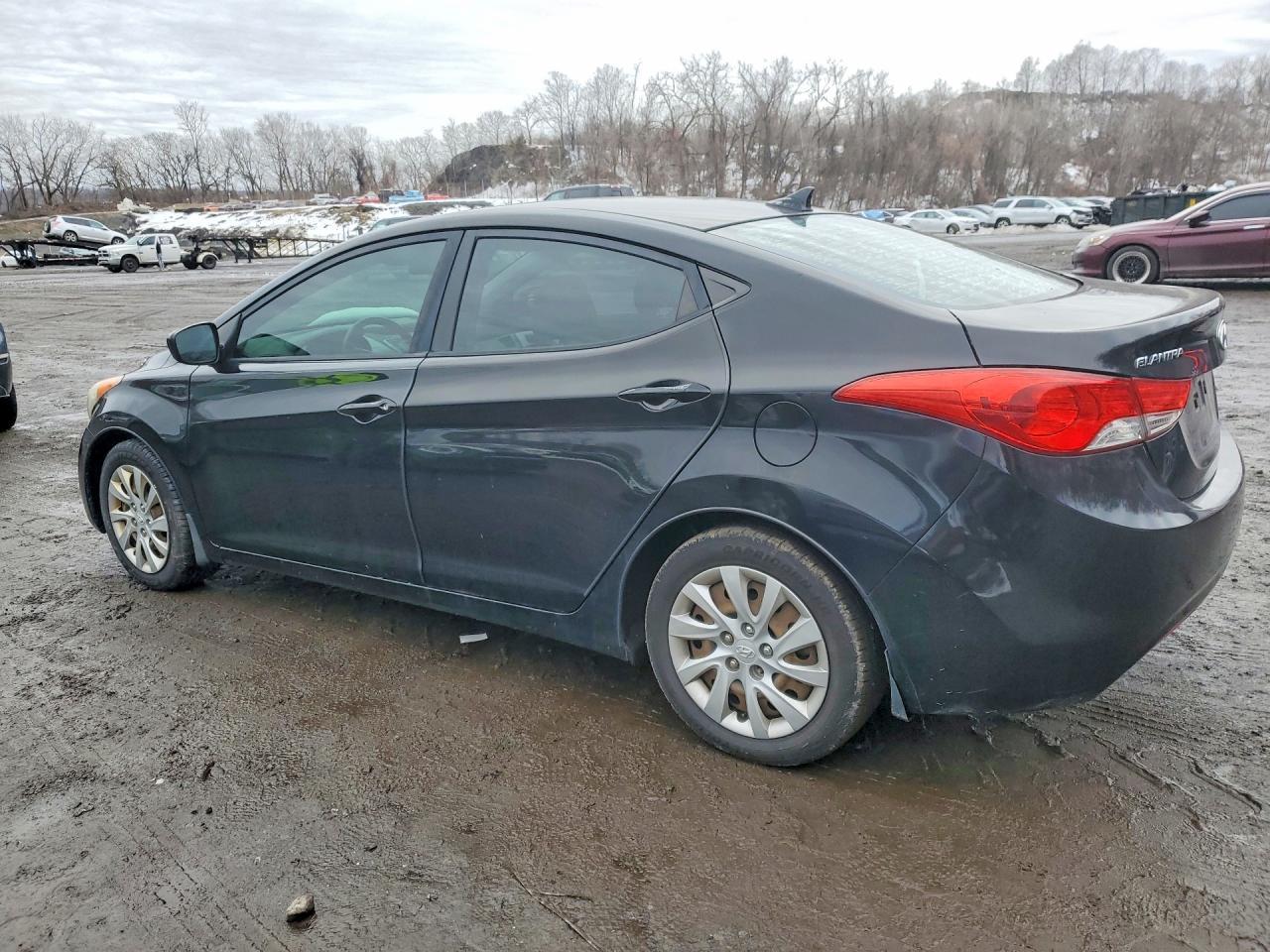 2013 Hyundai Elantra - Image 2