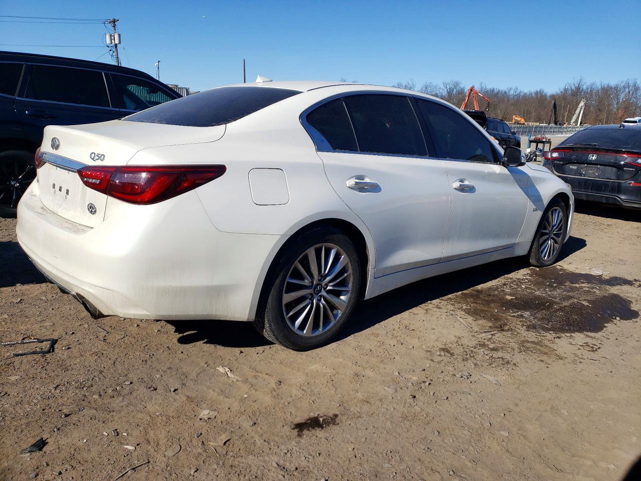 2018 Infiniti Q50 Luxe - Фото 3