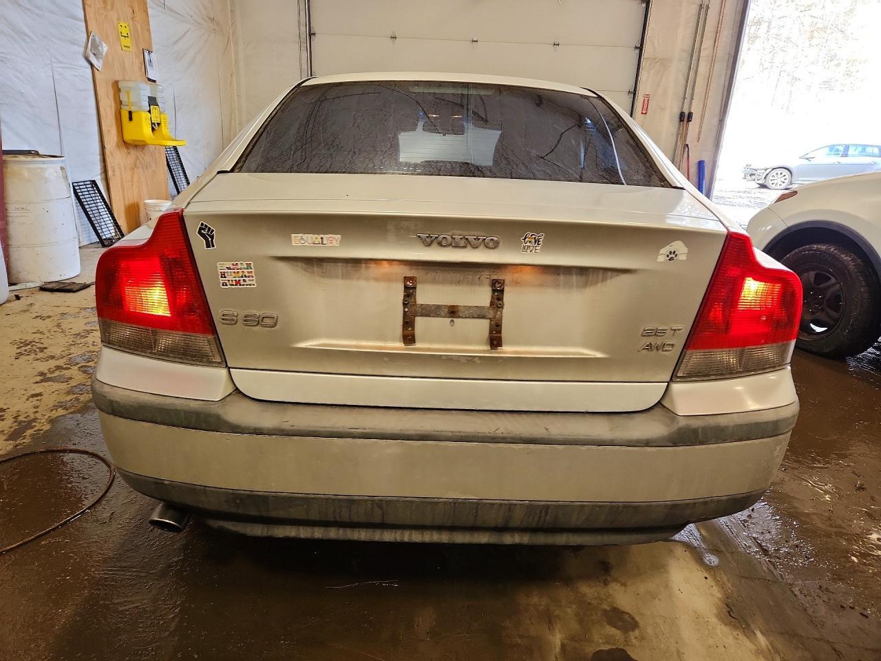 2004 Volvo S60 2.5T - Image 6