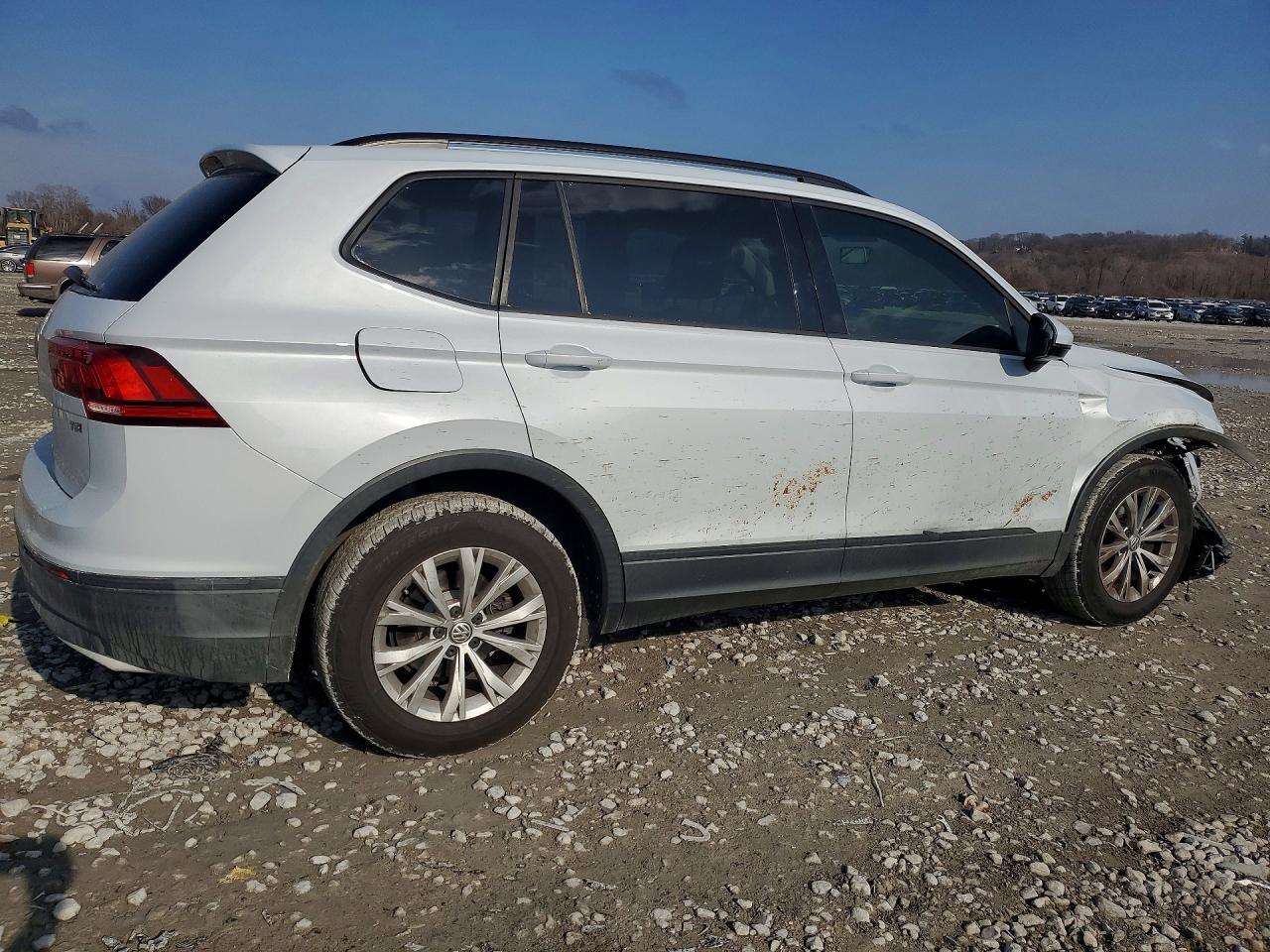 2018 Volkswagen Tiguan S - Фото 3