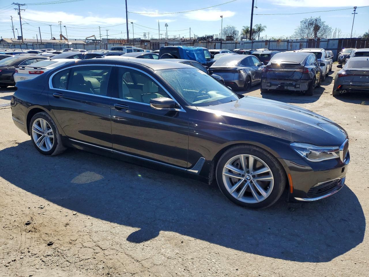 2016 BMW 750 Xi - Фото 4