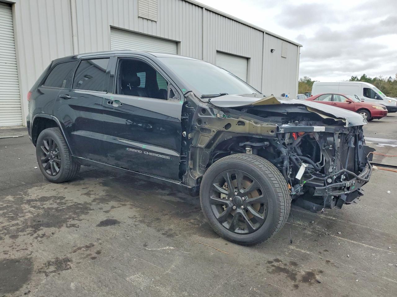 2021 Jeep Grand Cherokee Laredo - Image 4