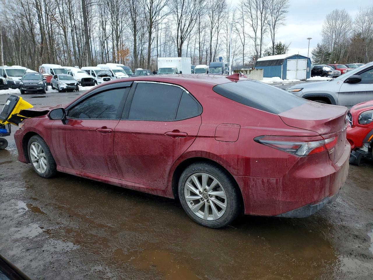 2021 Toyota Camry - Фото 2