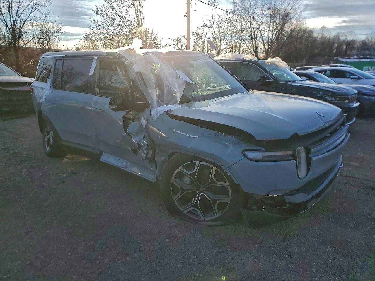 2025 Rivian R1S Adventure - Фото 4