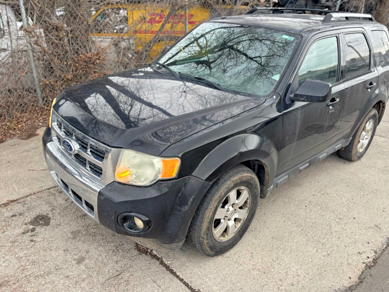 2011 Ford Escape Limited - Фото 2
