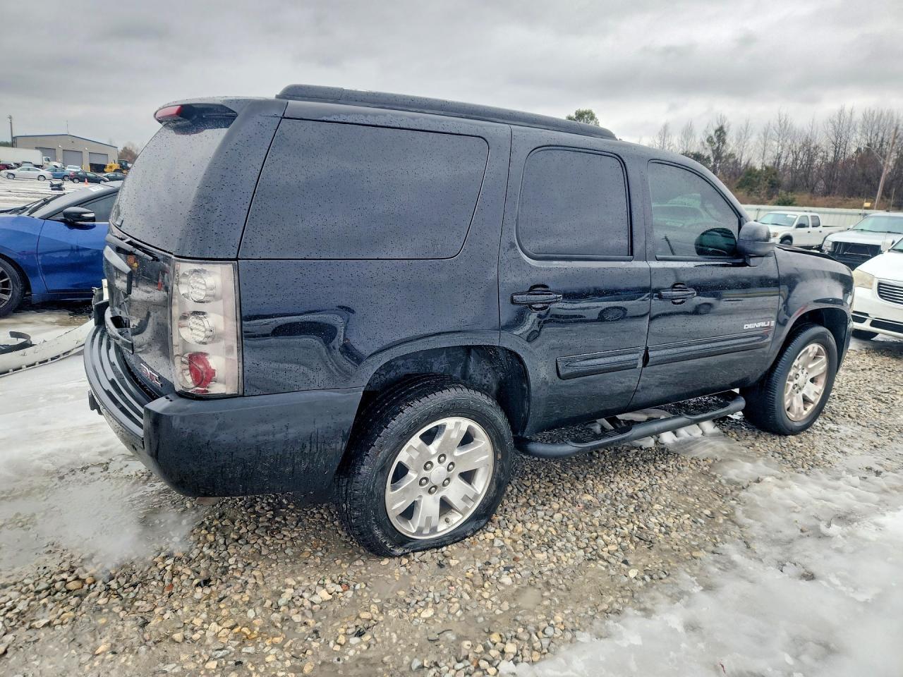 2007 GMC Yukon Denali - Image 3