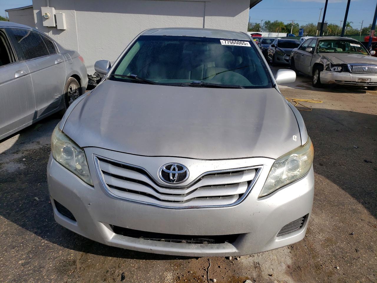2010 Toyota Camry - Фото 5