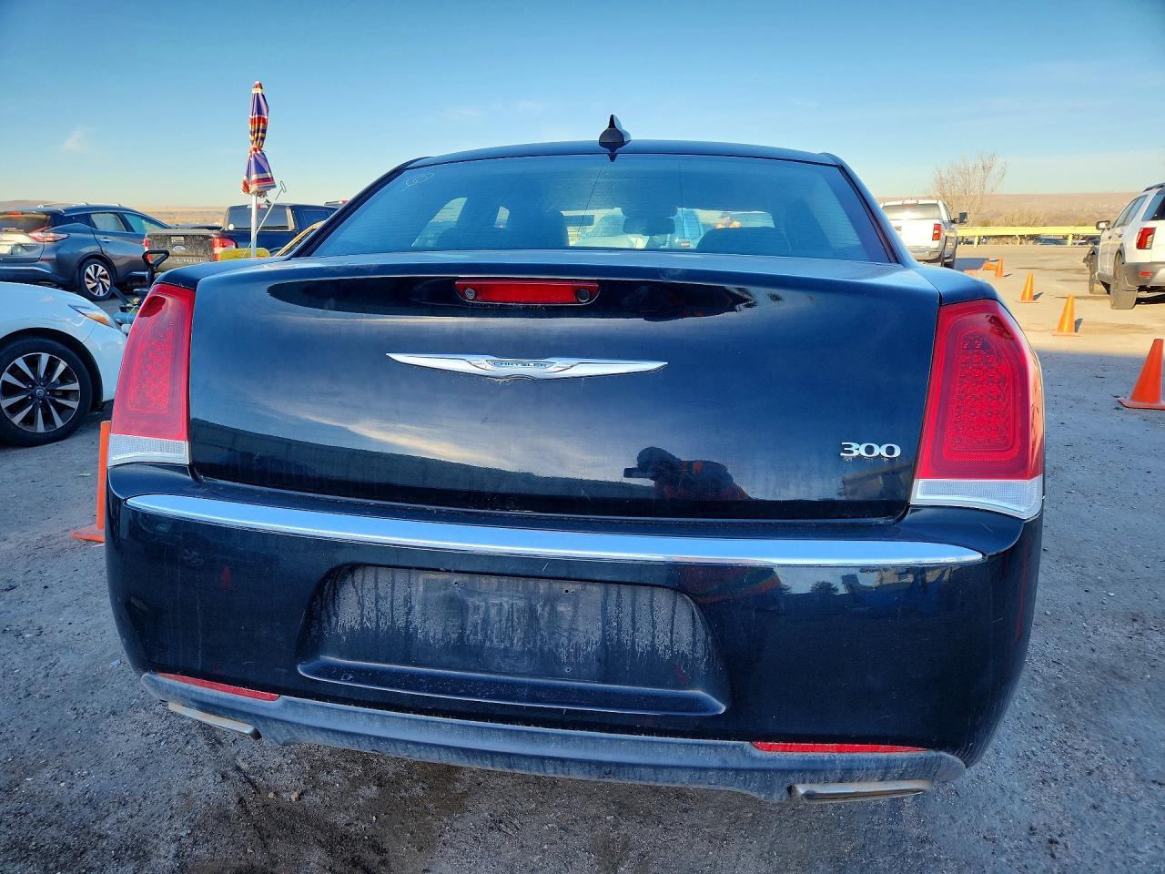 2016 Chrysler 300 Limited - Фото 6